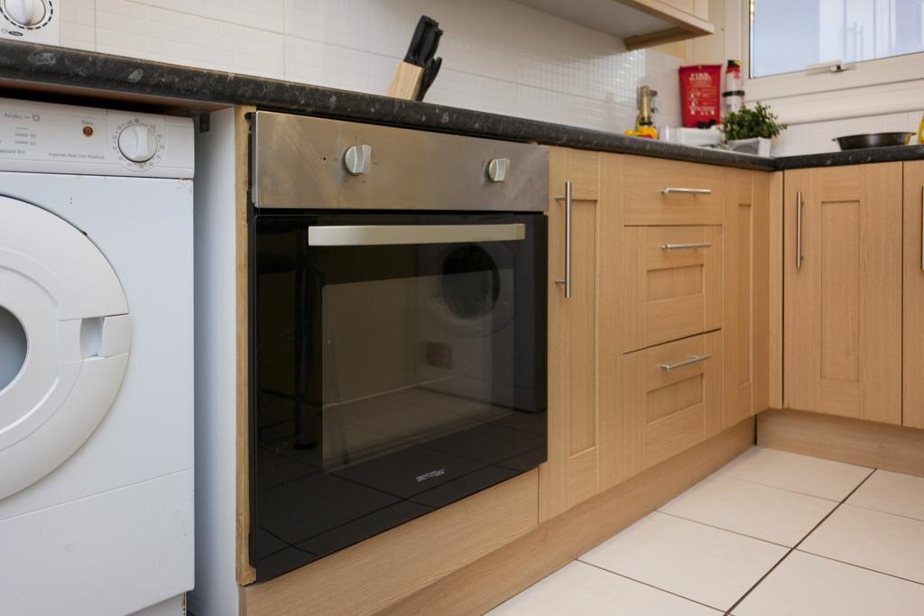 Victoria Centre Apartments In The Victoria Centre Shopping Centre - Nottingham City Centre - 24 Hour Access - Most Central Location, Kitchen - Sunday Check-Out 1Pm - Opposite Hilton By Restaurants & Shops - Outdoor Parking Cars Or Vans Five Pounds A Eksteriør bilde